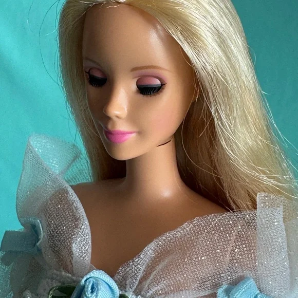 Sleeping beauty Barbie 1998 - Picture 10 of 17